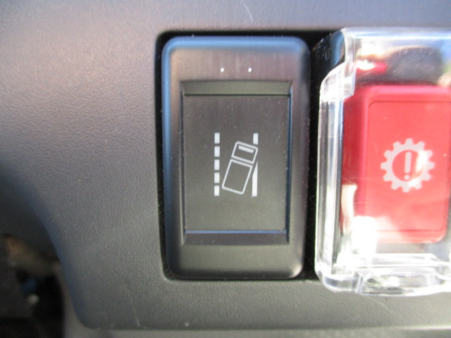 いすゞ エルフ 2RG-NJR88A(2WD)の写真16