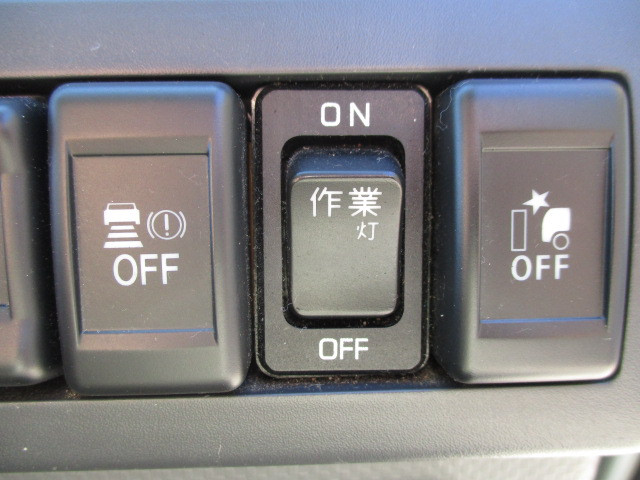 いすゞ エルフ 2RG-NJR88A(2WD)の写真17