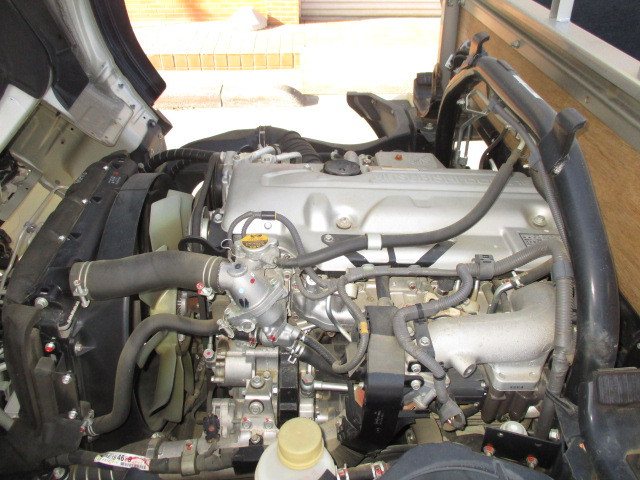 三菱 キャンターガッツ PDG-FB70B(2WD)の写真4