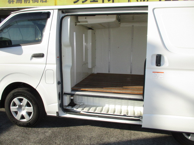 トヨタ ハイエースバン QDF-GDH206V(4WD)の写真5