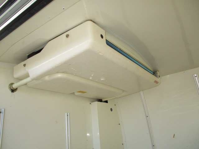 トヨタ ハイエースバン QDF-GDH206V(4WD)の写真6