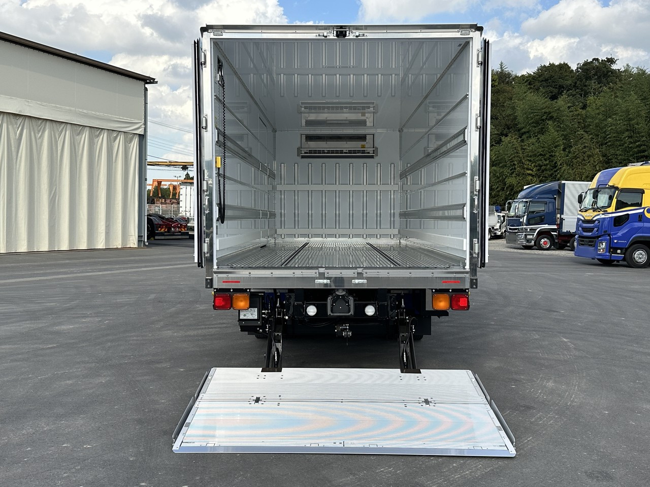 三菱 ファイター 2KG-FK65Fの写真12