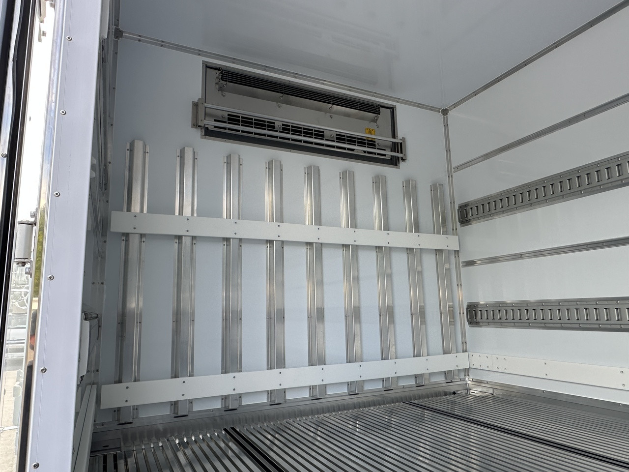 三菱 ファイター 2KG-FK65Fの写真18