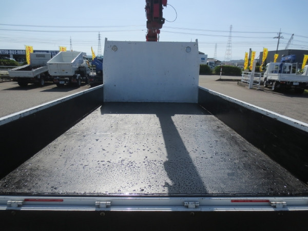 いすゞ エルフ 2RG-NPR88YN(2WD)の写真10