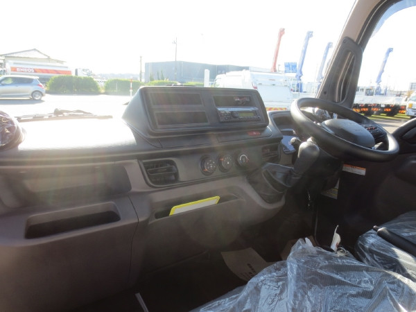 三菱 キャンター 2RG-FEAV0(2WD)の写真12