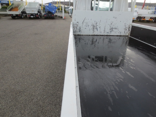 いすゞ エルフ 2RG-NKR88R(2WD)の写真18