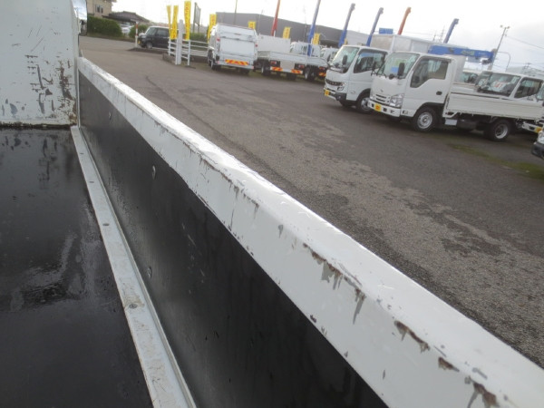 いすゞ エルフ 2RG-NKR88R(2WD)の写真22