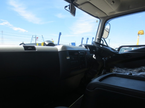 三菱 ファイター 2KG-FK62F(2WD)の写真15