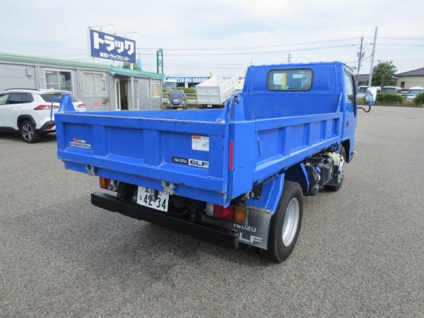 いすゞ エルフ 2RG-NKR88AD(2WD)の写真4