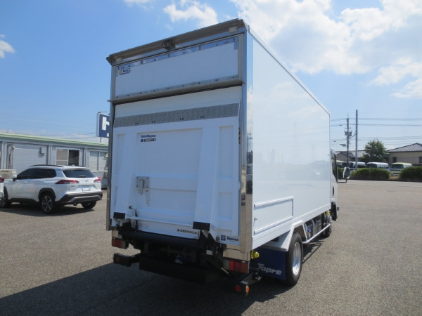 いすゞ エルフ 2RG-NMR88AN(2WD)の写真4