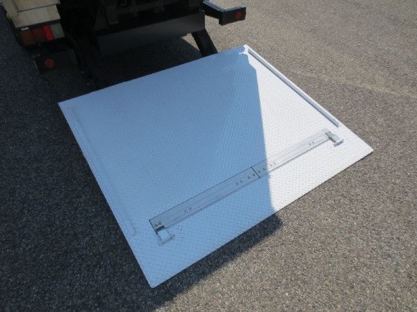 いすゞ エルフ 2RG-NMR88AN(2WD)の写真11