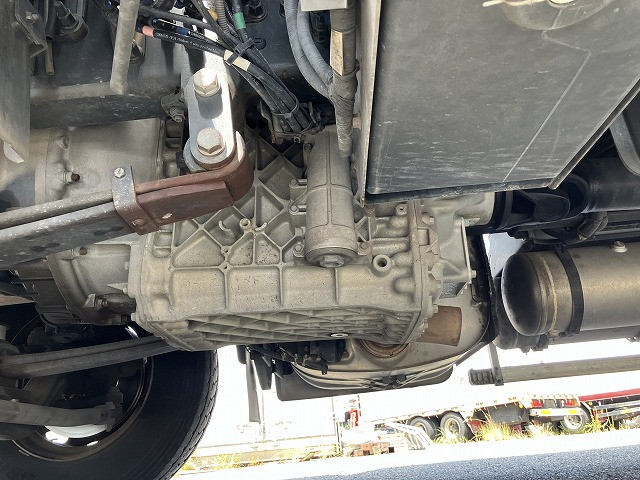 UD クオン 2PG-CD5CA(6x2)の写真17