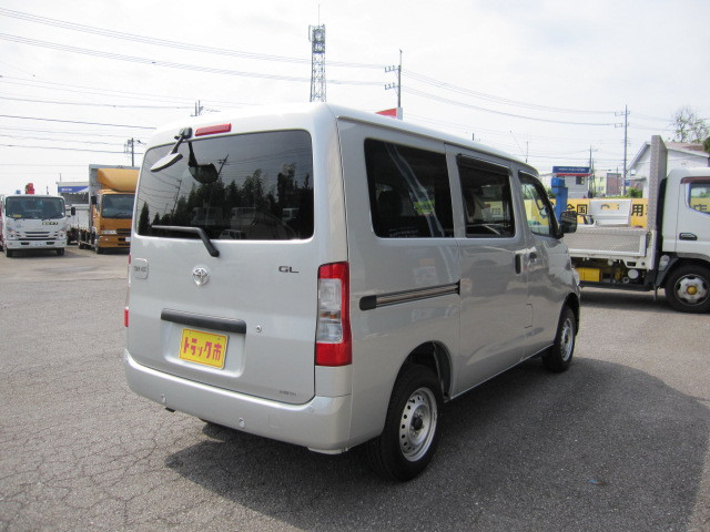 トヨタ タウンエースバン 5BF-S403M(2WD)の写真2