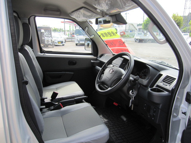 トヨタ タウンエースバン 5BF-S403M(2WD)の写真5