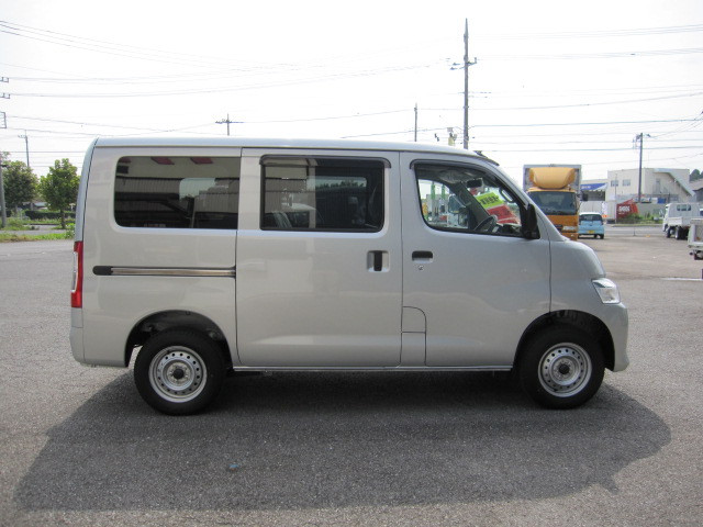 トヨタ タウンエースバン 5BF-S403M(2WD)の写真11