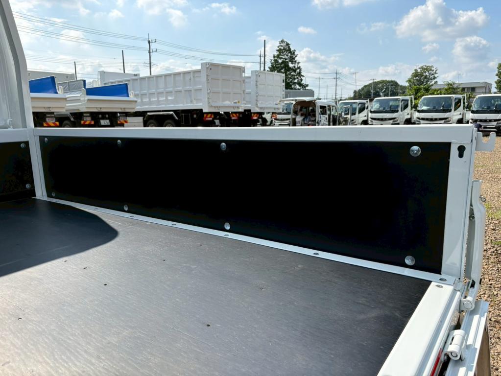 三菱 キャンター 2RG-FBA20(2WD)の写真9