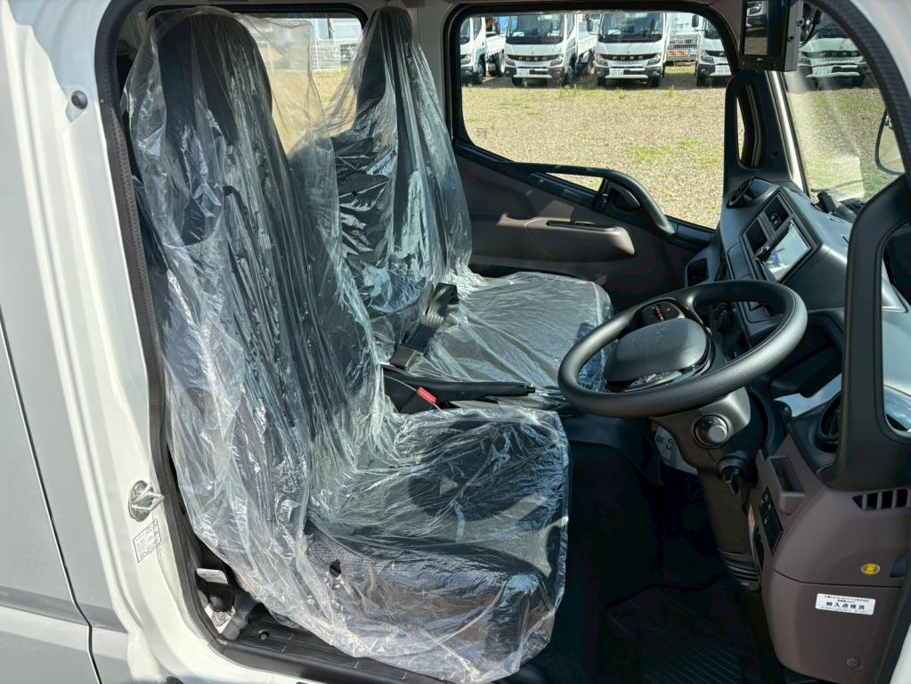 三菱 キャンター 2RG-FBA20(2WD)の写真18