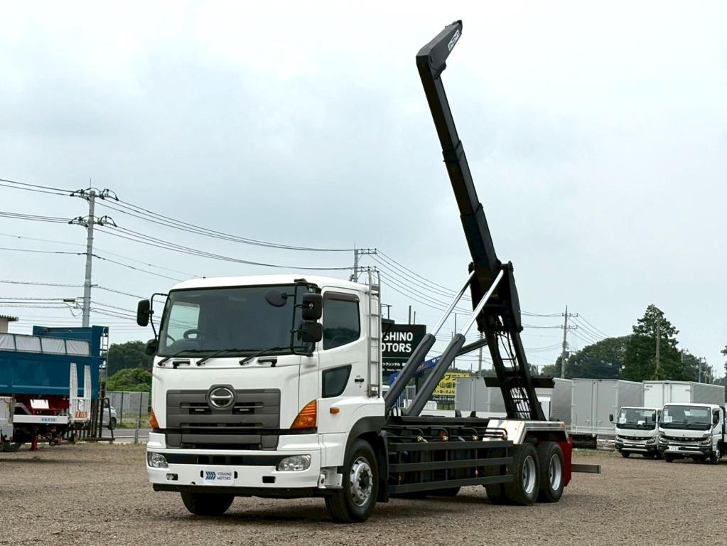 日野 プロフィア QDG-FS1EWBA(6x4)の写真1