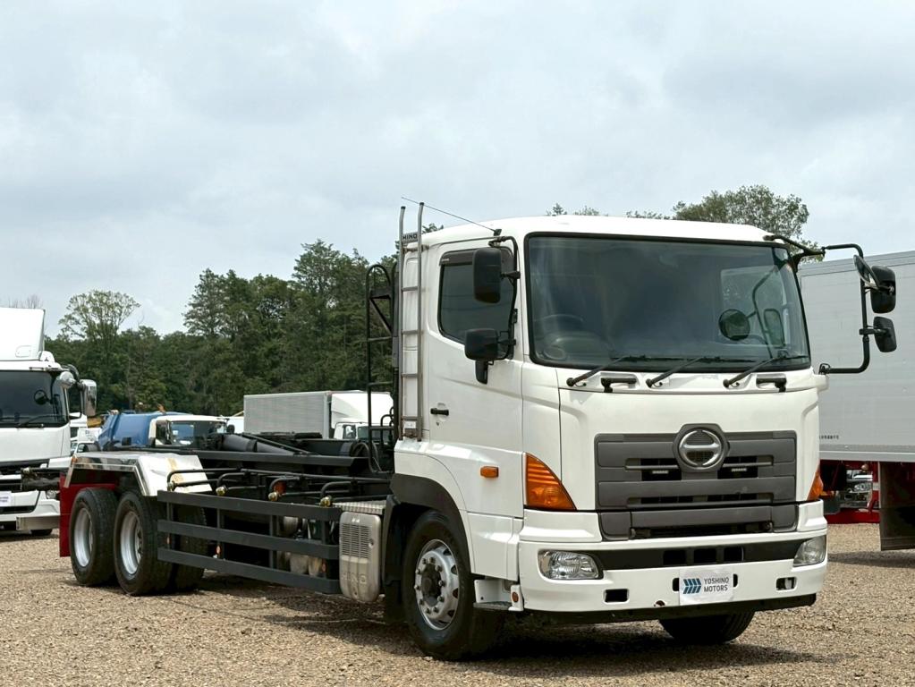日野 プロフィア QDG-FS1EWBA(6x4)の写真2