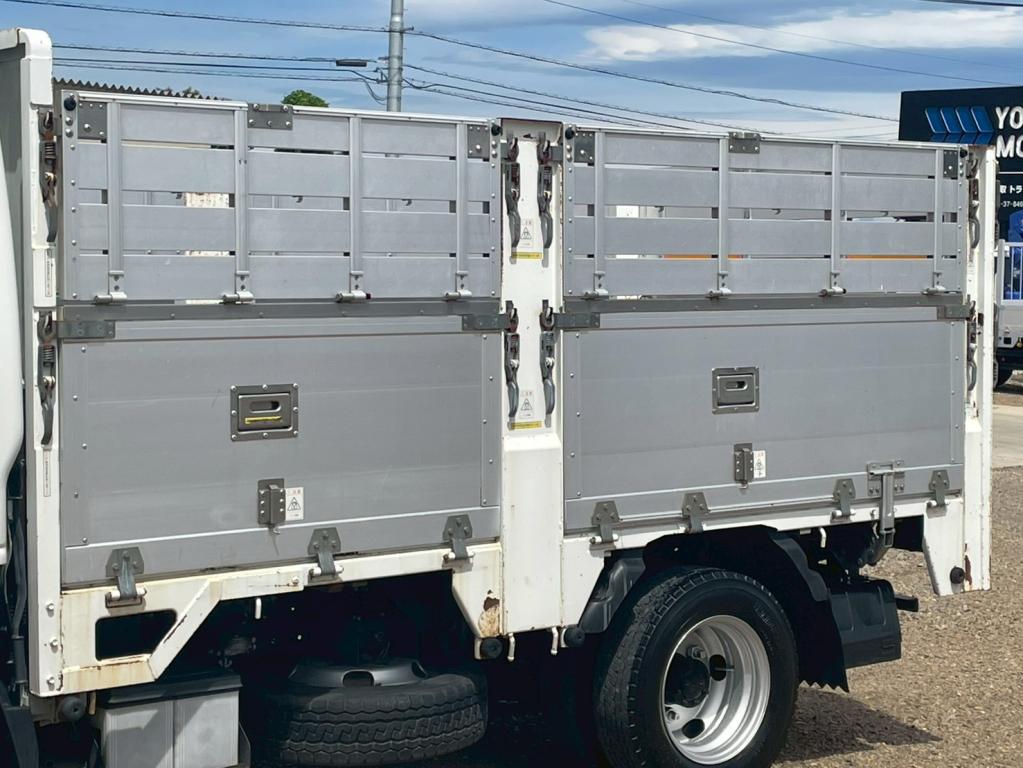 いすゞ エルフ TRG-NJR85A(2WD)の写真6