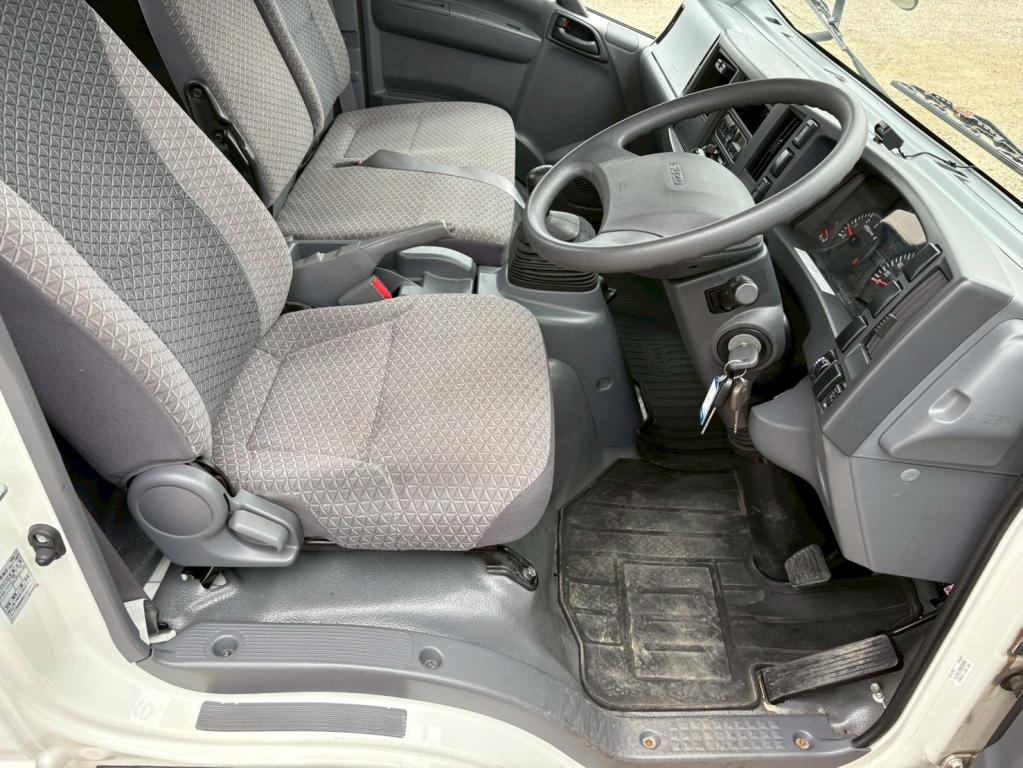 いすゞ エルフ TRG-NPR85AR(2WD)の写真21