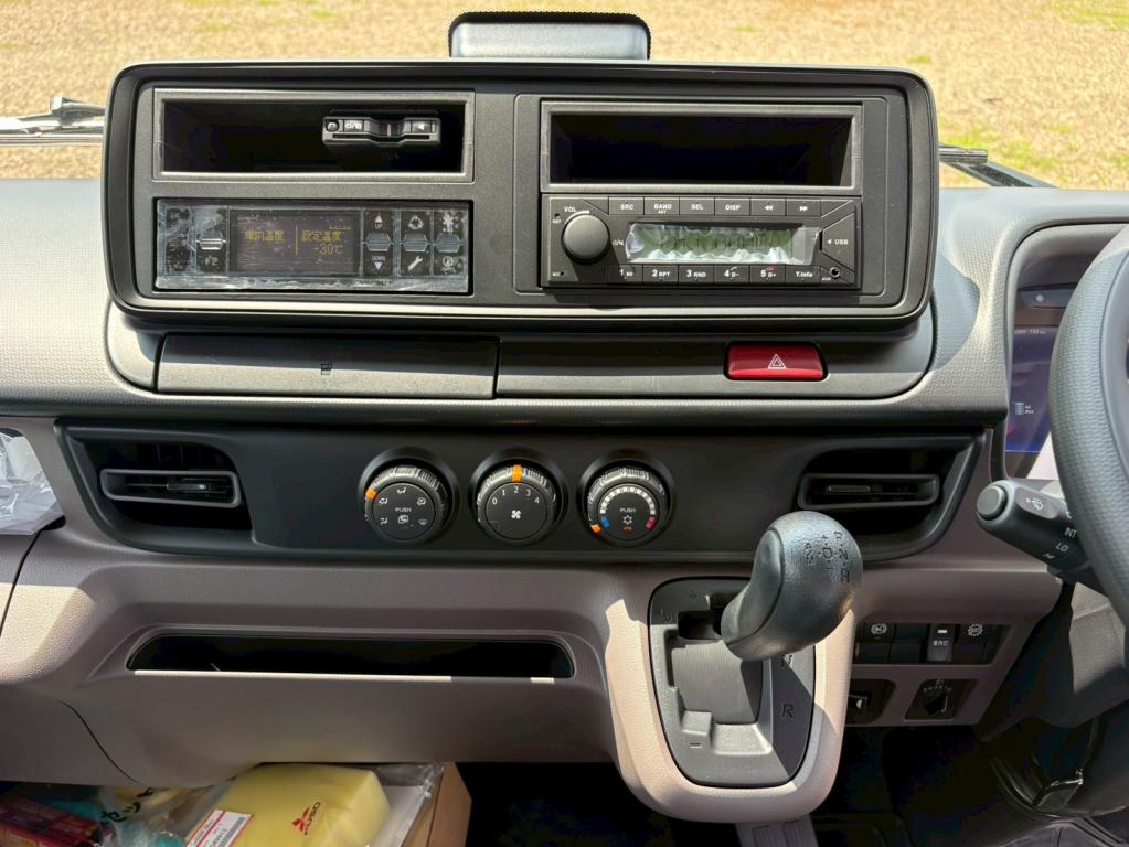 三菱 キャンター 2RG-FBAV0(2WD)の写真22