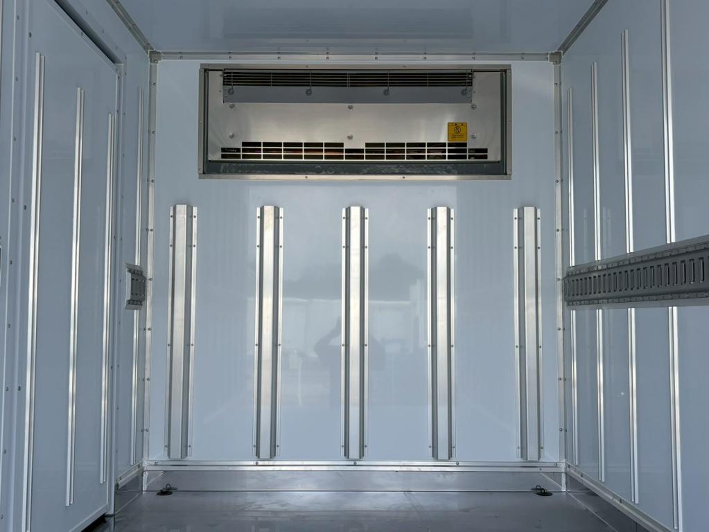 三菱 キャンター 2RG-FBAV0(2WD)の写真6
