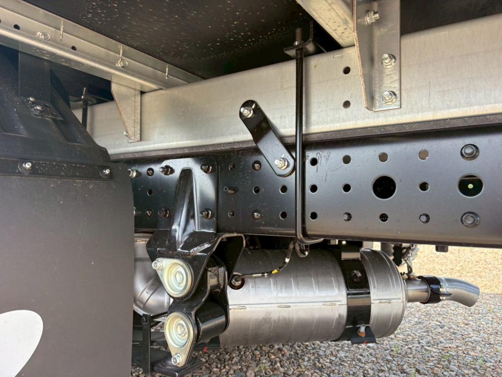 三菱 キャンター 2RG-FBA20(2WD)の写真15