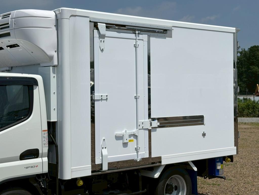 三菱 キャンター 2RG-FBAV0(2WD)の写真6