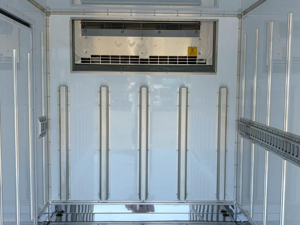 三菱 キャンター 2RG-FBAV0(2WD)の写真7