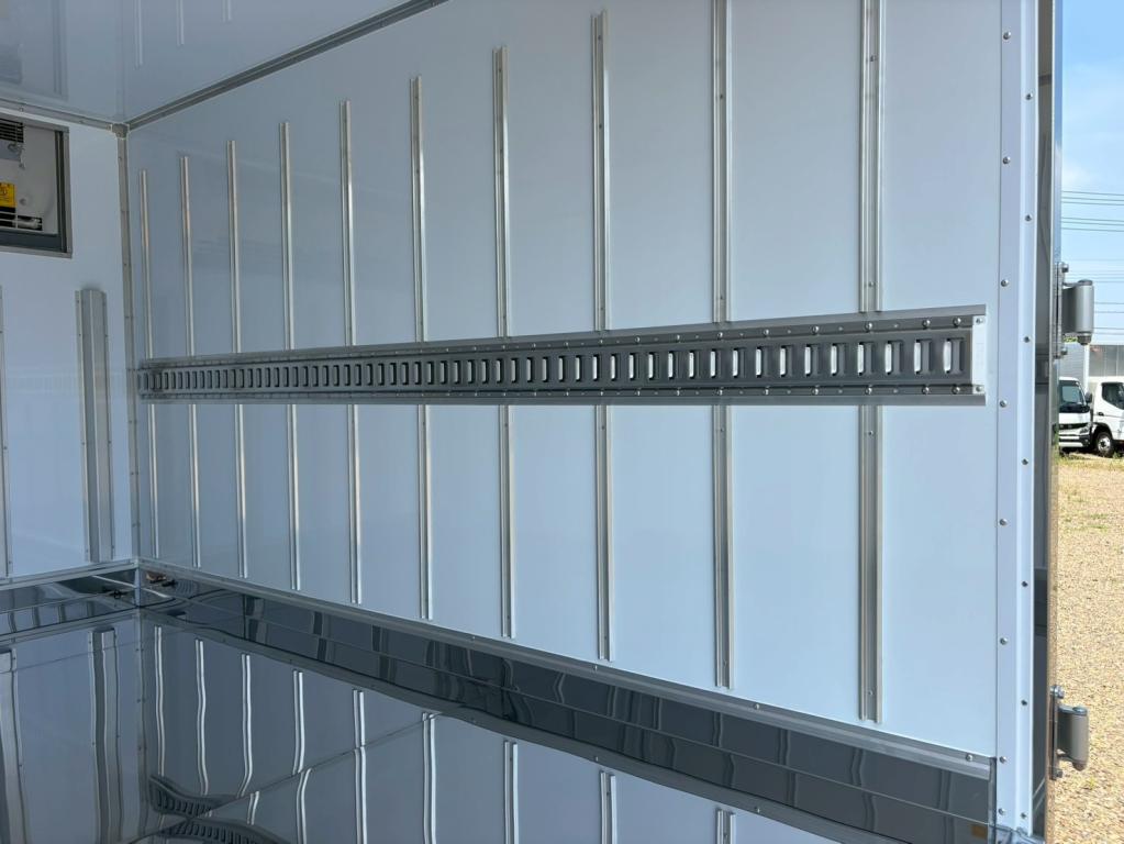 三菱 キャンター 2RG-FBAV0(2WD)の写真10