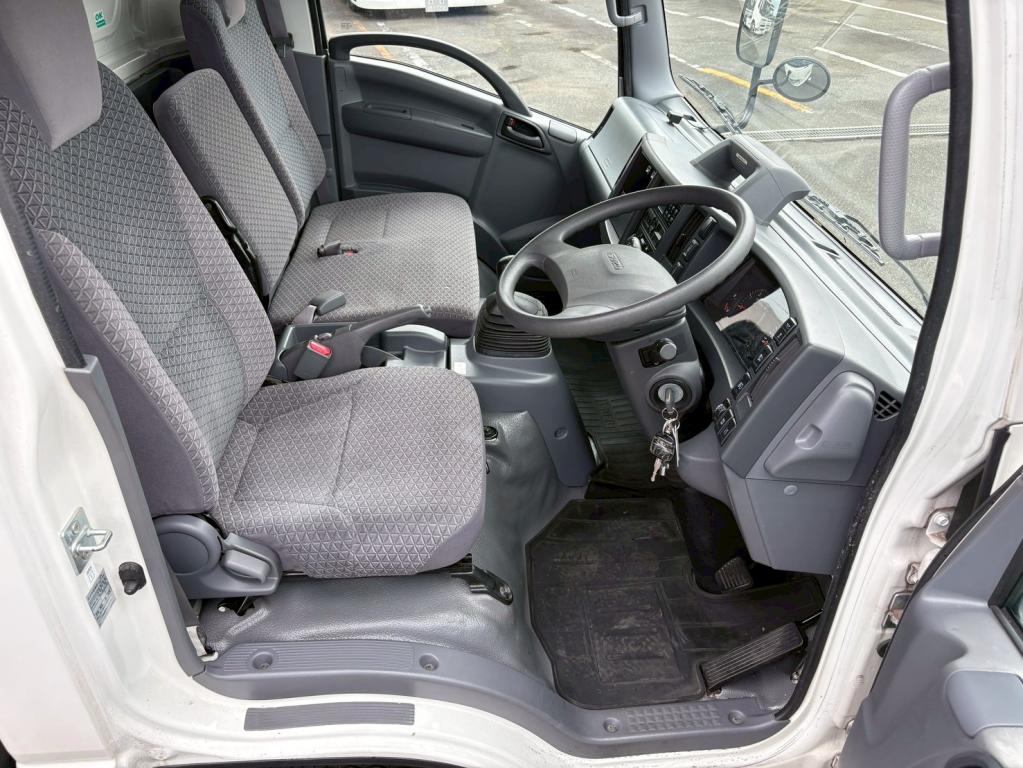 いすゞ エルフ 2RG-NPR88AN(2WD)の写真21