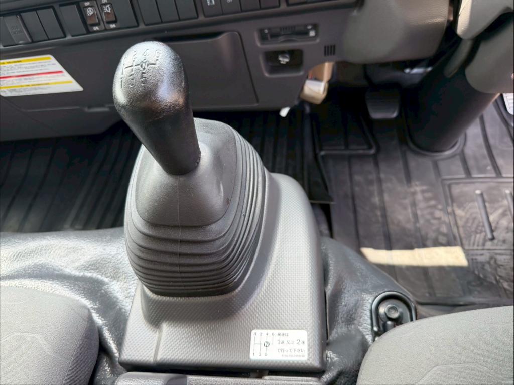 いすゞ エルフ 2RG-NPR88AM(2WD)の写真23