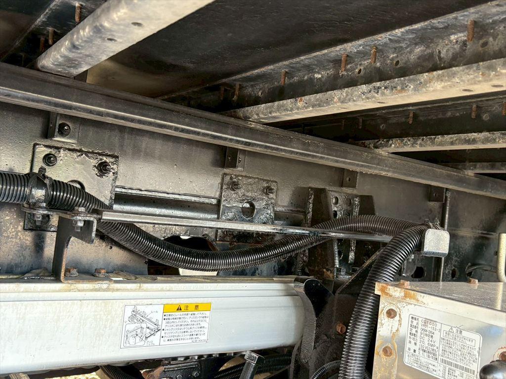 いすゞ フォワード 2RG-FRR90T2(2WD)の写真15
