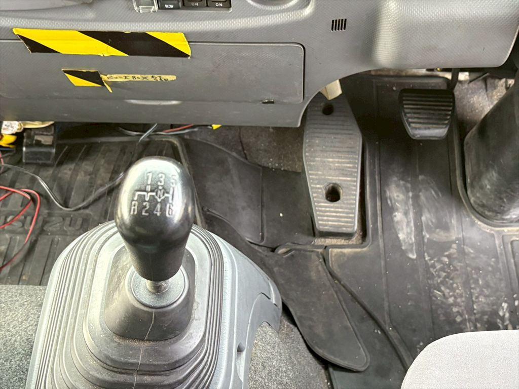 いすゞ フォワード 2RG-FRR90T2(2WD)の写真23