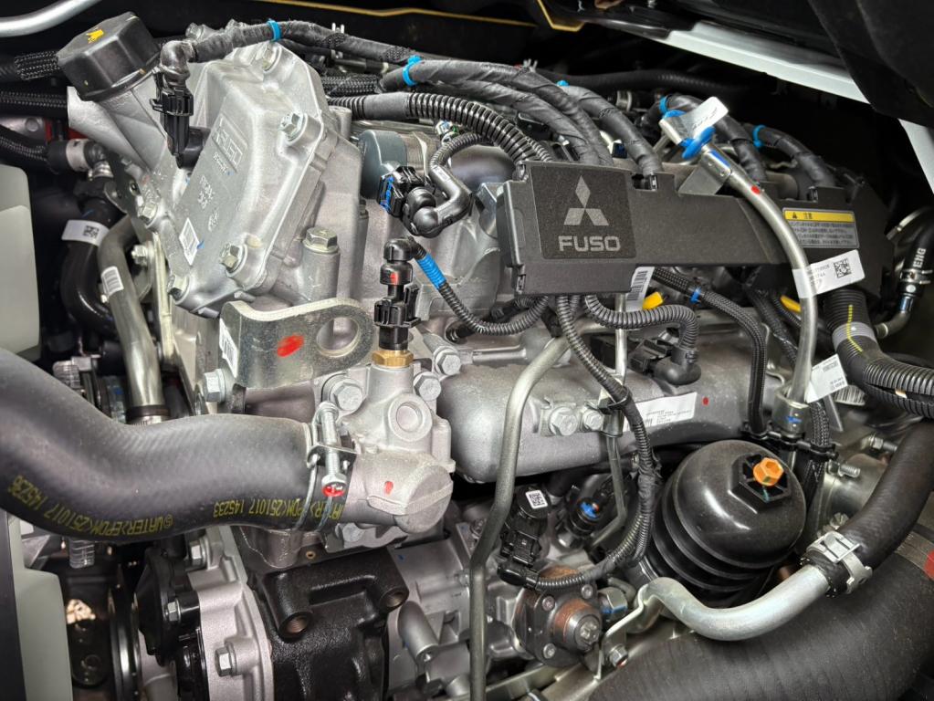 三菱 キャンター 2RG-FBA20(2WD)の写真17