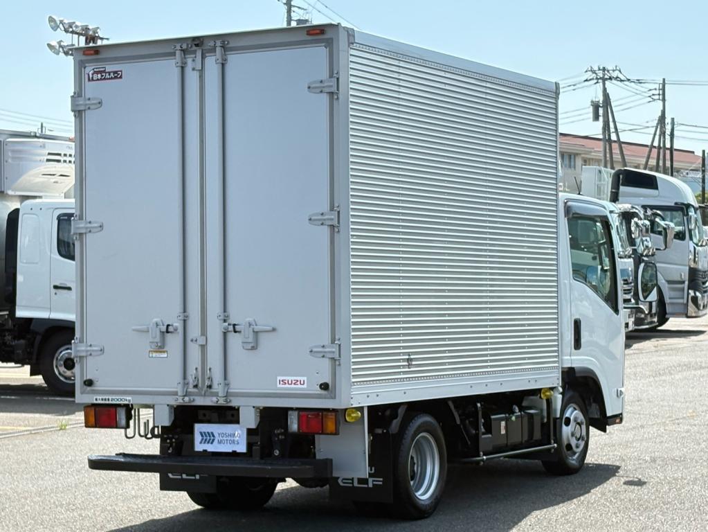 いすゞ エルフ 2TG-NLR88AM(2WD)の写真4