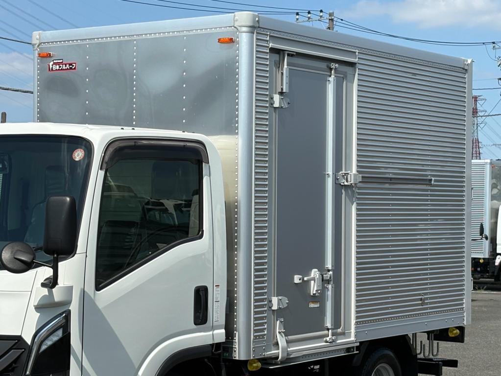 いすゞ エルフ 2TG-NLR88AM(2WD)の写真6