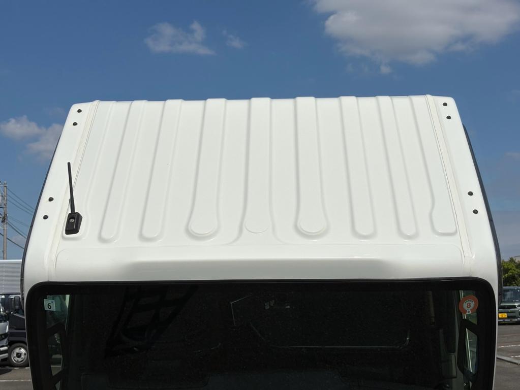 いすゞ エルフ 2TG-NLR88AM(2WD)の写真20