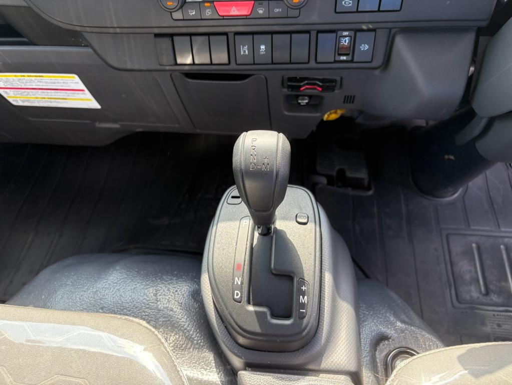 いすゞ エルフ 2TG-NLR88AM(2WD)の写真23
