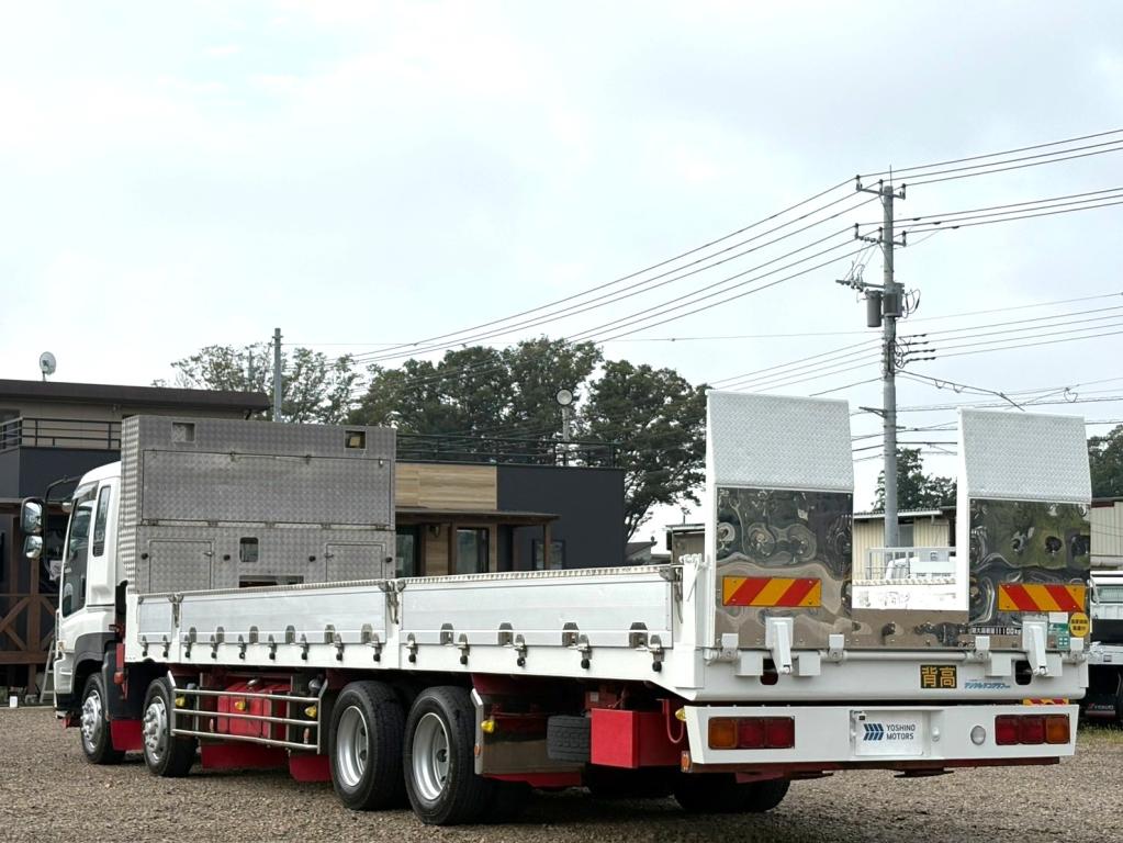 いすゞ ギガ LKG-CYJ77A(8x4)の写真3