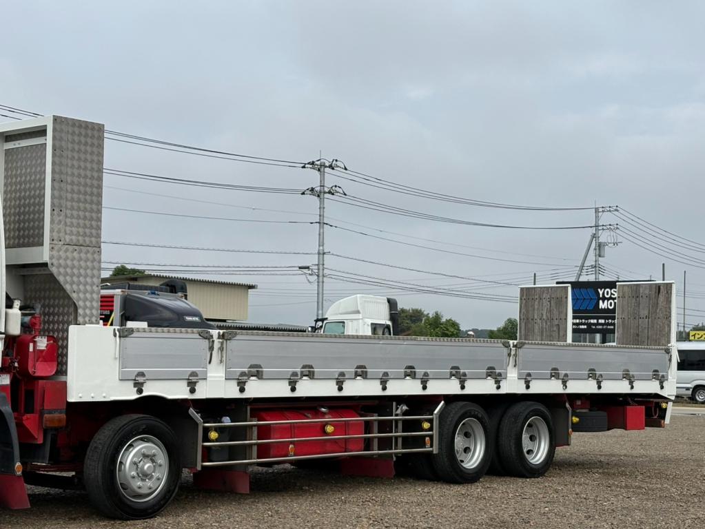 いすゞ ギガ LKG-CYJ77A(8x4)の写真6