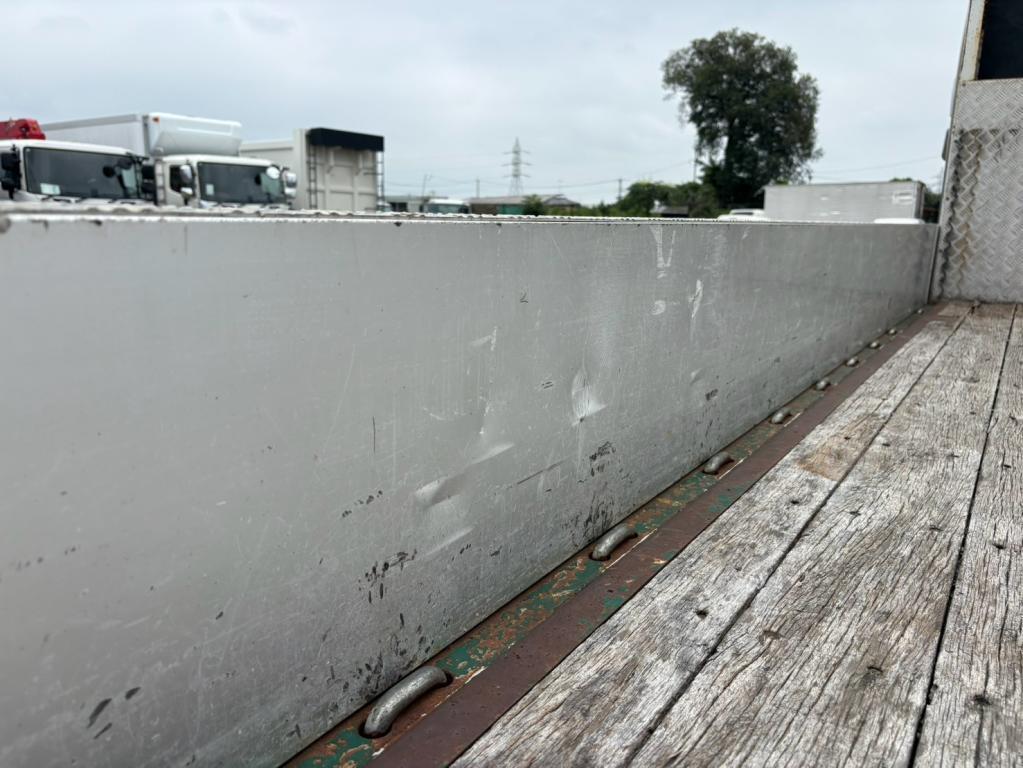 UD クオン QKG-CW5ZA(6x4)の写真9