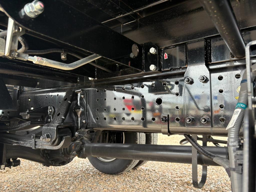 いすゞ エルフ 2TG-NPR88AM(2WD)の写真16