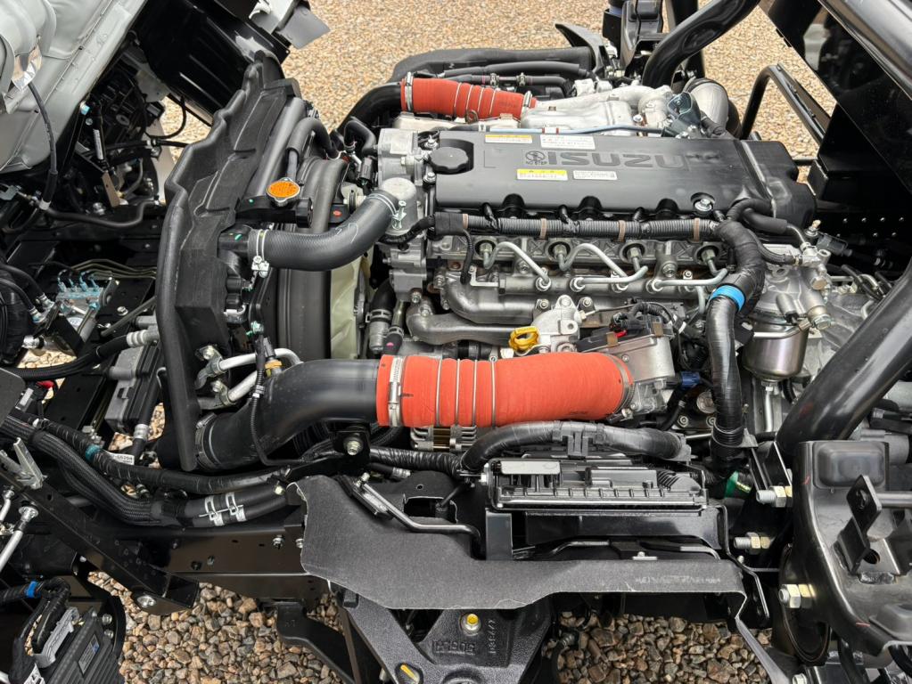 いすゞ エルフ 2TG-NPR88AM(2WD)の写真18