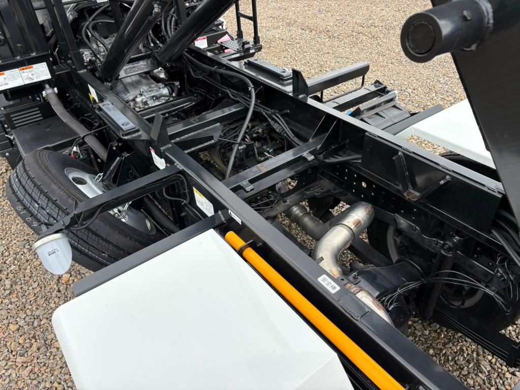 三菱 キャンター 2RG-FBAV0(2WD)の写真12