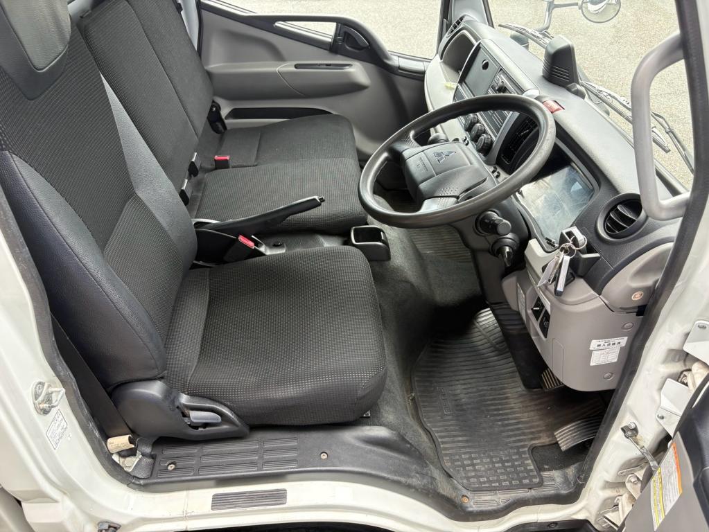 三菱 キャンター 2RG-FBA20(2WD)の写真21
