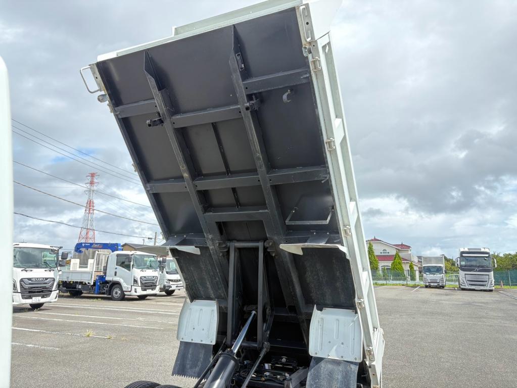 三菱 キャンター 2RG-FBA60(2WD)の写真13
