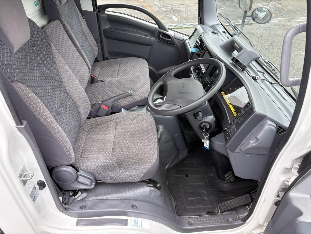 いすゞ エルフ 2RG-NLR88AN(2WD)の写真21