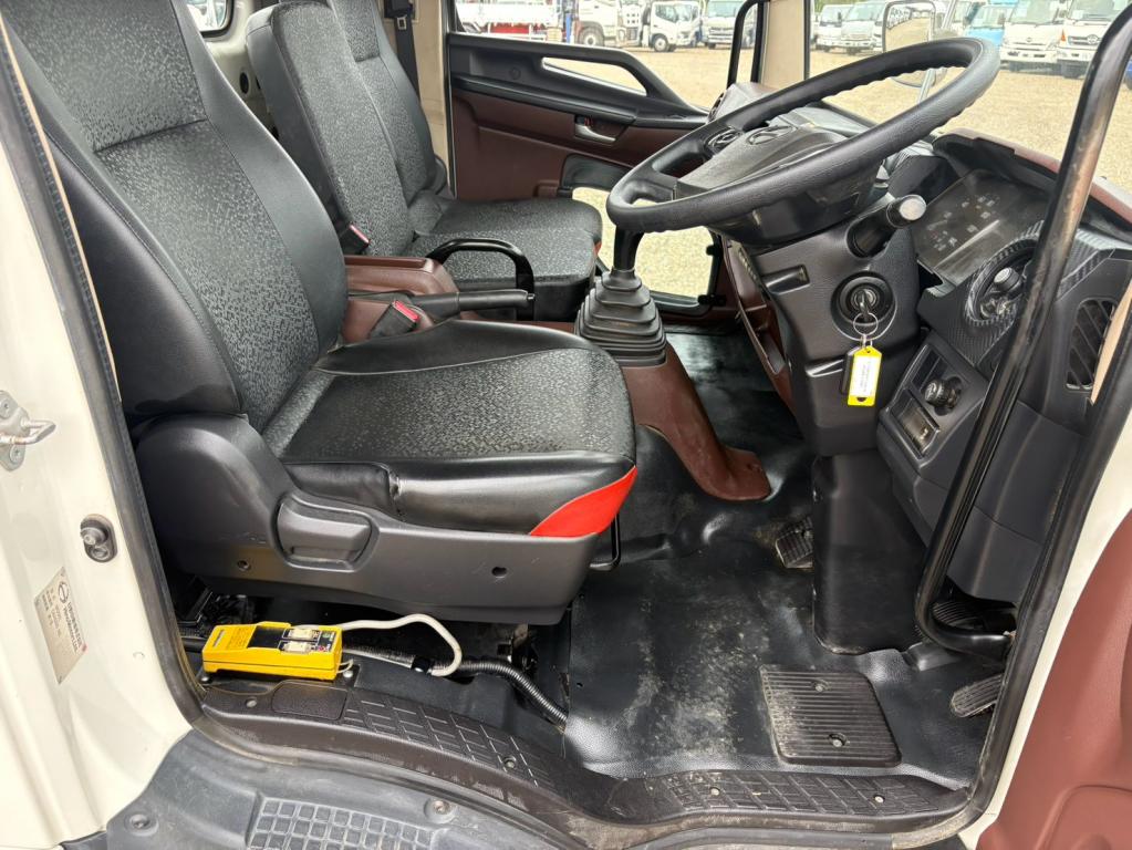 日野 レンジャー 2KG-FC2ABA(2WD)の写真21